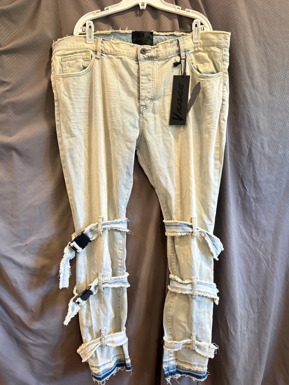 NWT Valabasas Men’s Distressed Denim Jeans w/Strap & Buckle Detailing; Size 40